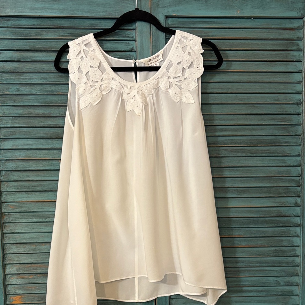 White Floral Appliqué Sleeveless Camisole